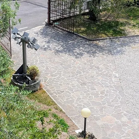 Charming Garda Escape Apartment Torri Del Benaco