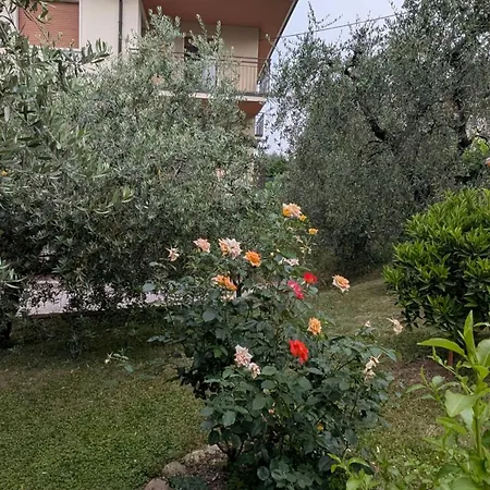 Charming Garda Escape Apartment