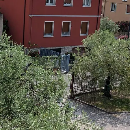 Charming Garda Escape Apartment